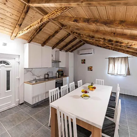 Σπίτι διακοπών In With House A Panoramic View Ugljane